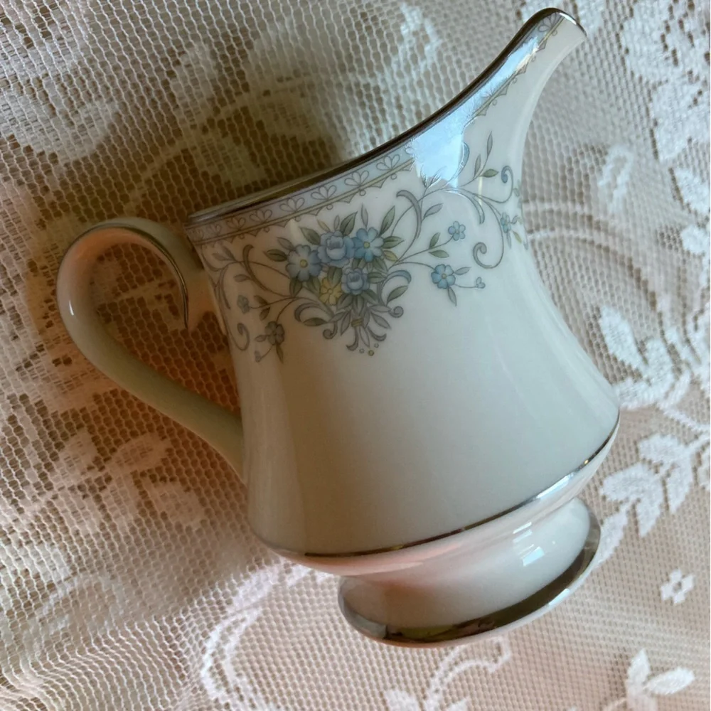 Carico Fine China, Tivoli Pattern, Creamer, 7954